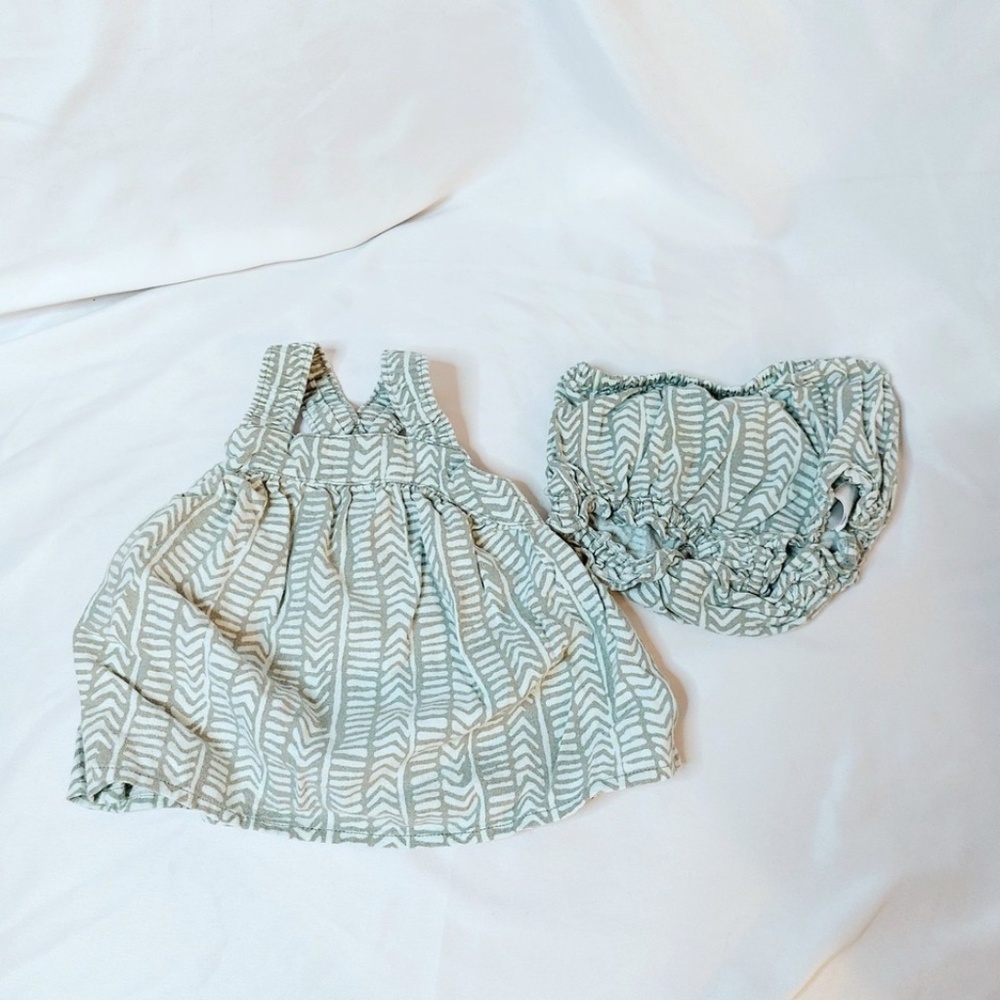 Old Navy Girls Green Sleeveless Dress & Bloomers 6-12 Months Summer